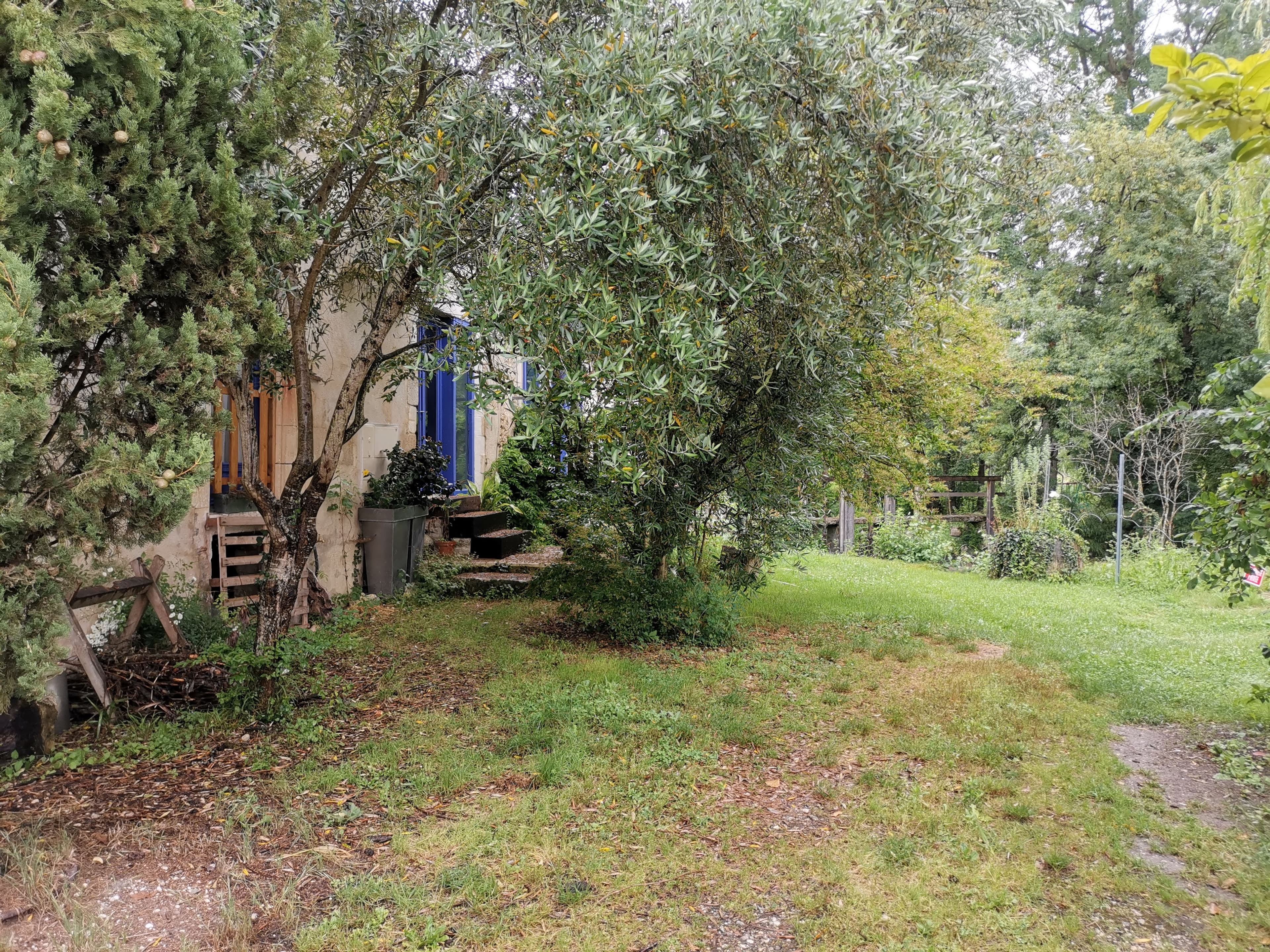 Ancien moulin datant de 1850. Magnifique maison d’une superficie de 225m2 avec son jardin et ses îles privées.