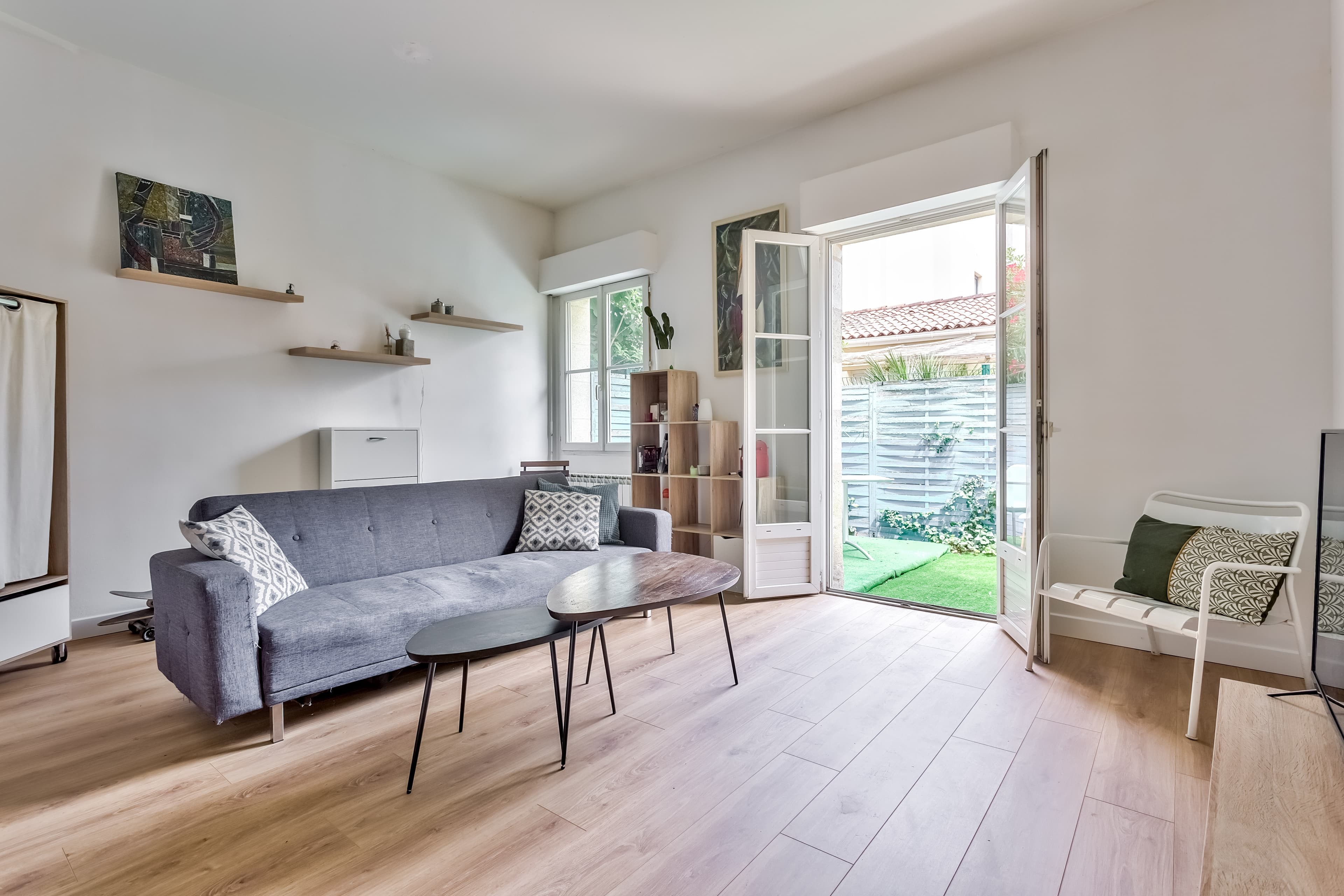 Magnifique appartement de 35 m² avec jardin et parking en parfait état au sein d'un immeuble en pierre