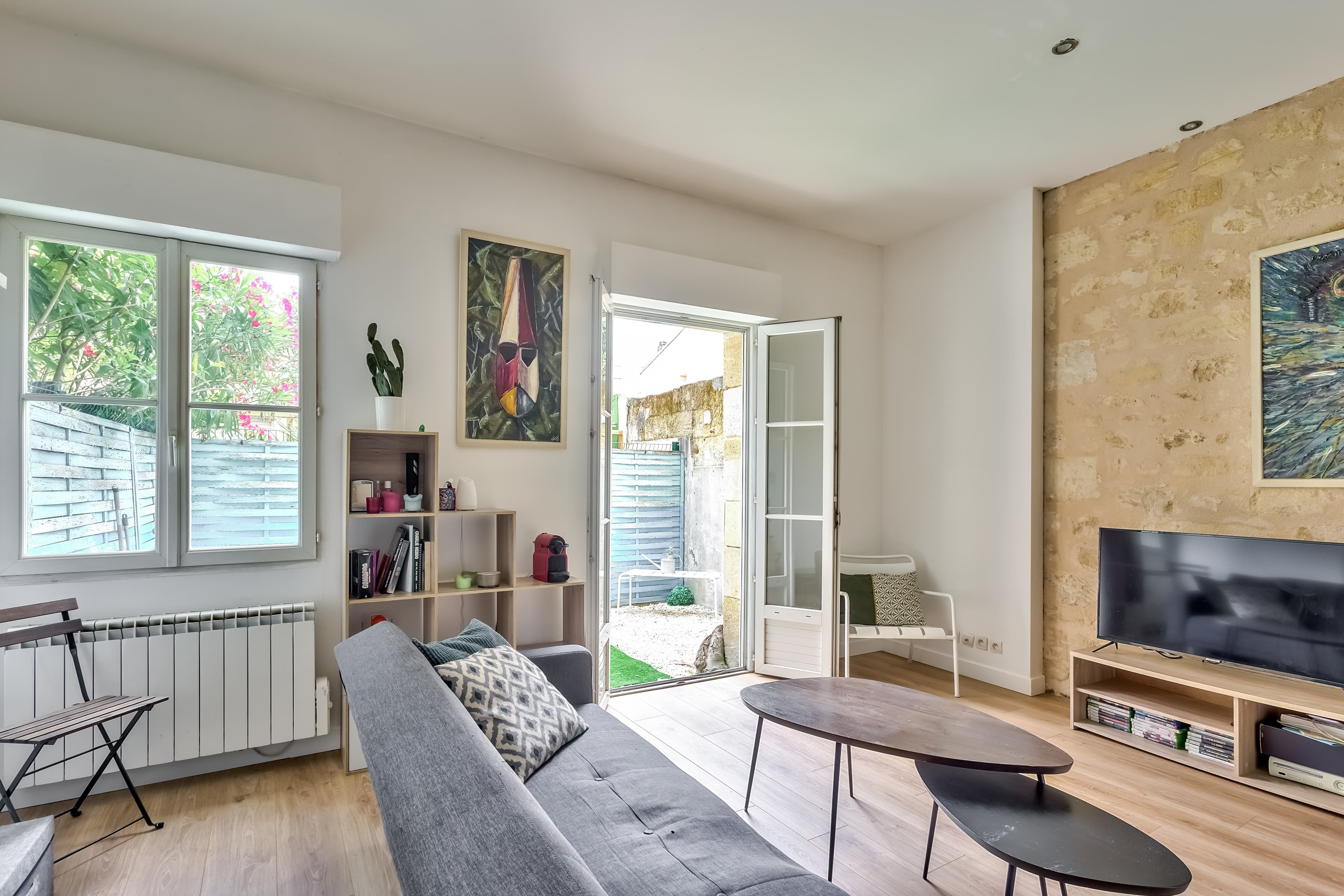 Magnifique appartement de 35 m² avec jardin et parking en parfait état au sein d'un immeuble en pierre