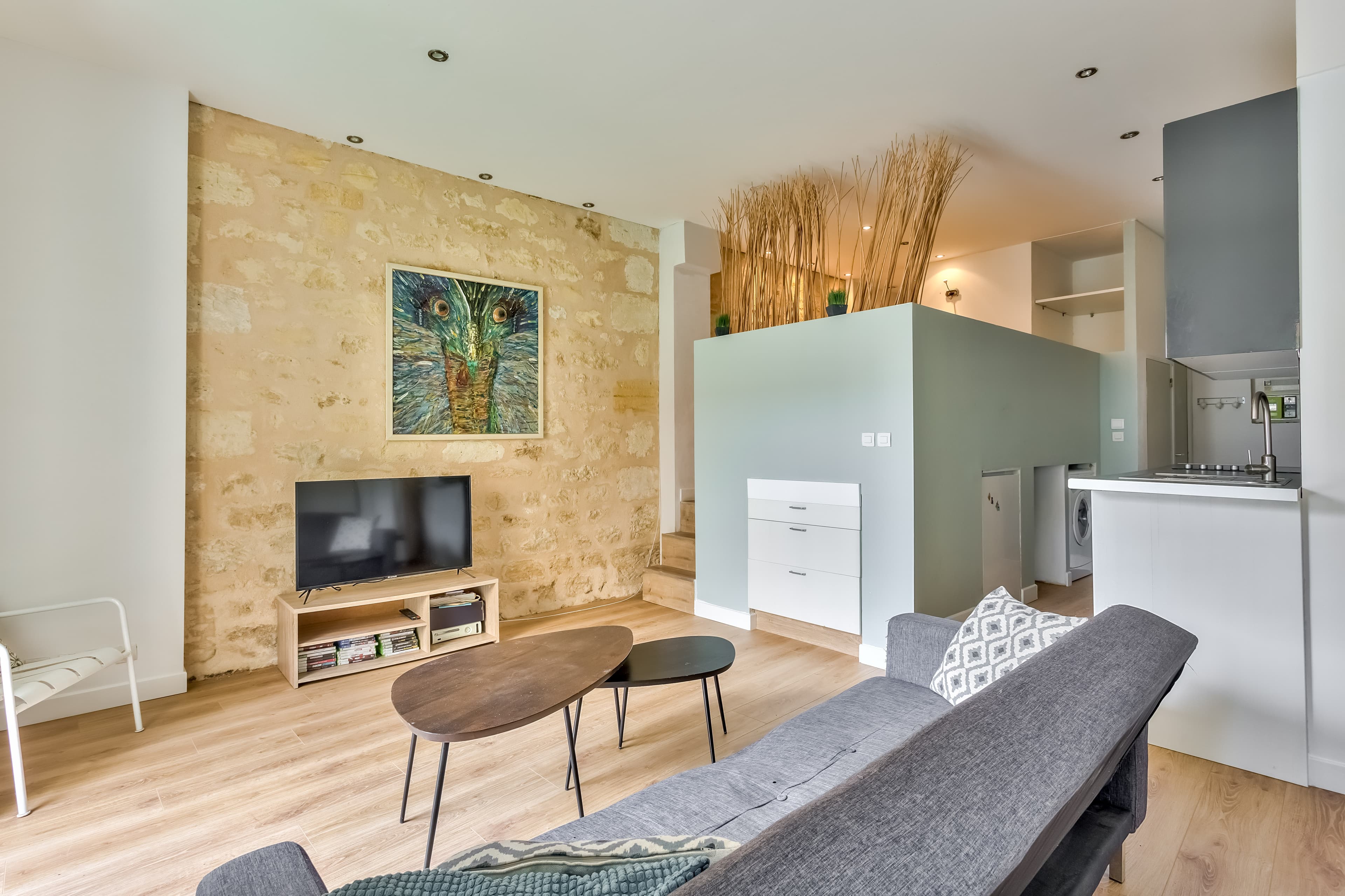 Magnifique appartement de 35 m² avec jardin et parking en parfait état au sein d'un immeuble en pierre