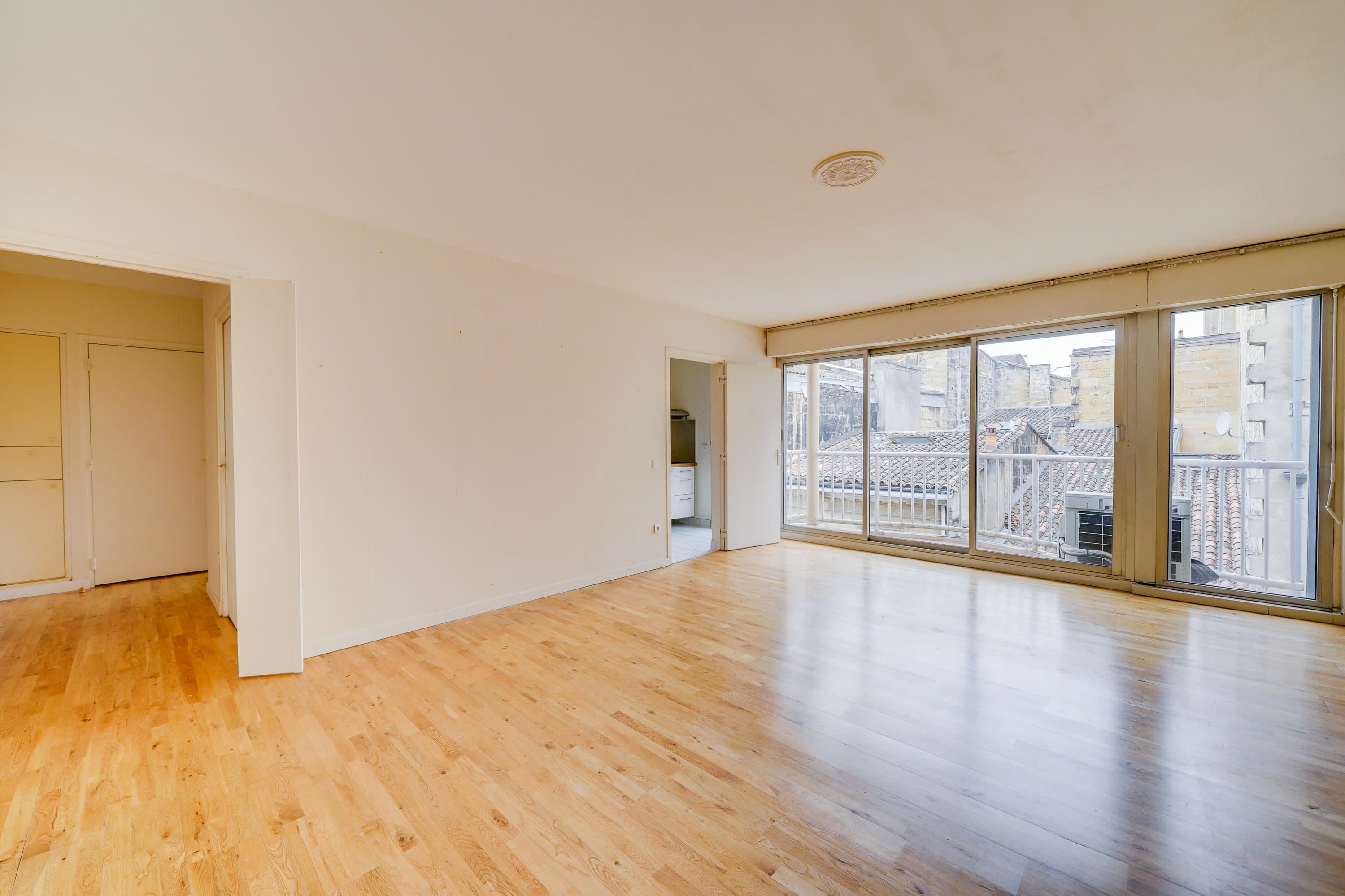 RES SERVICES SENIORS LES HESPERIDES ST CHRISTOLY - T2 LUMINEUX AVEC BALCON