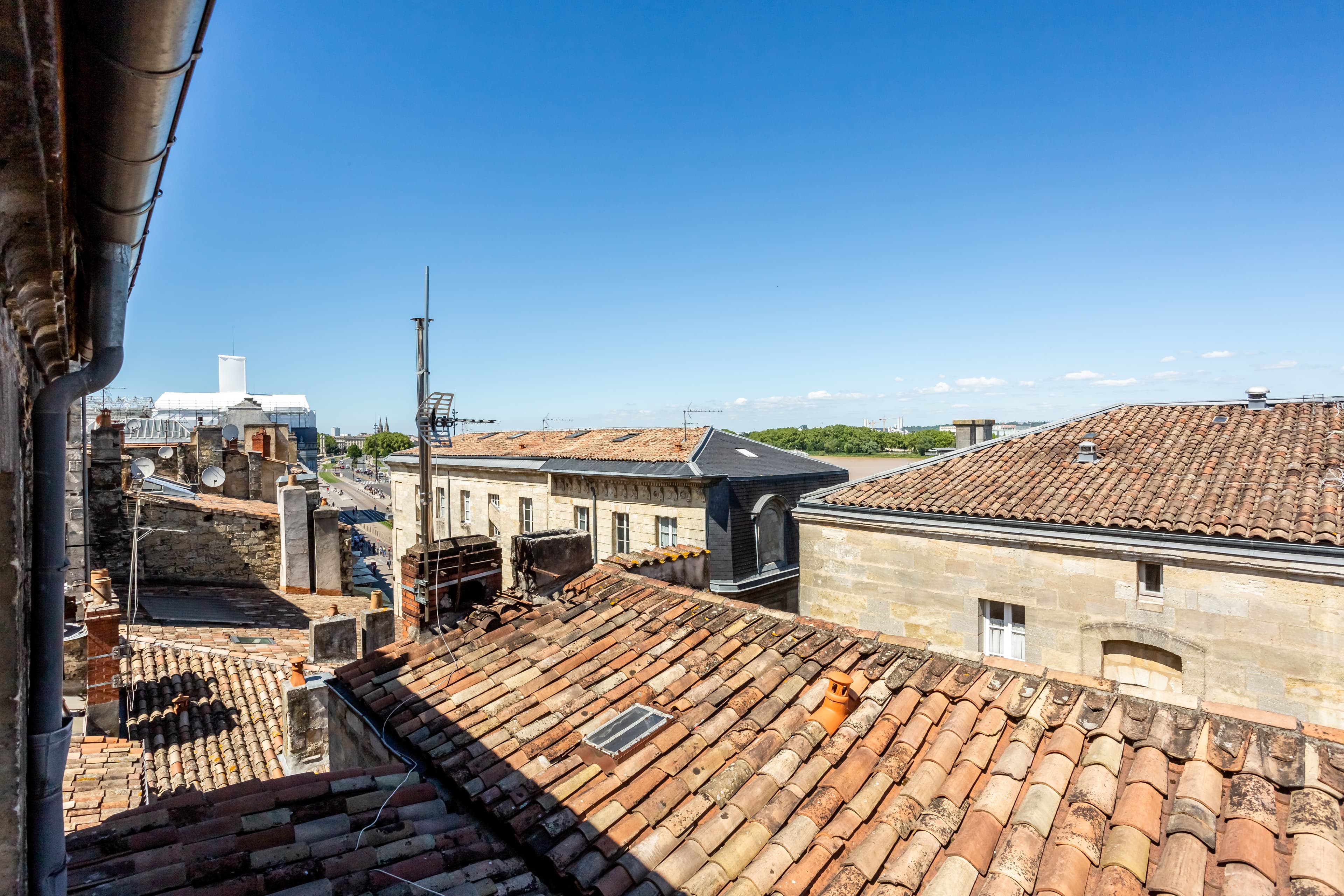 1 PIÈCE 30.24 M² BORDEAUX SAINT PIERRE - STUDIO - DERNIER ÉTAGE