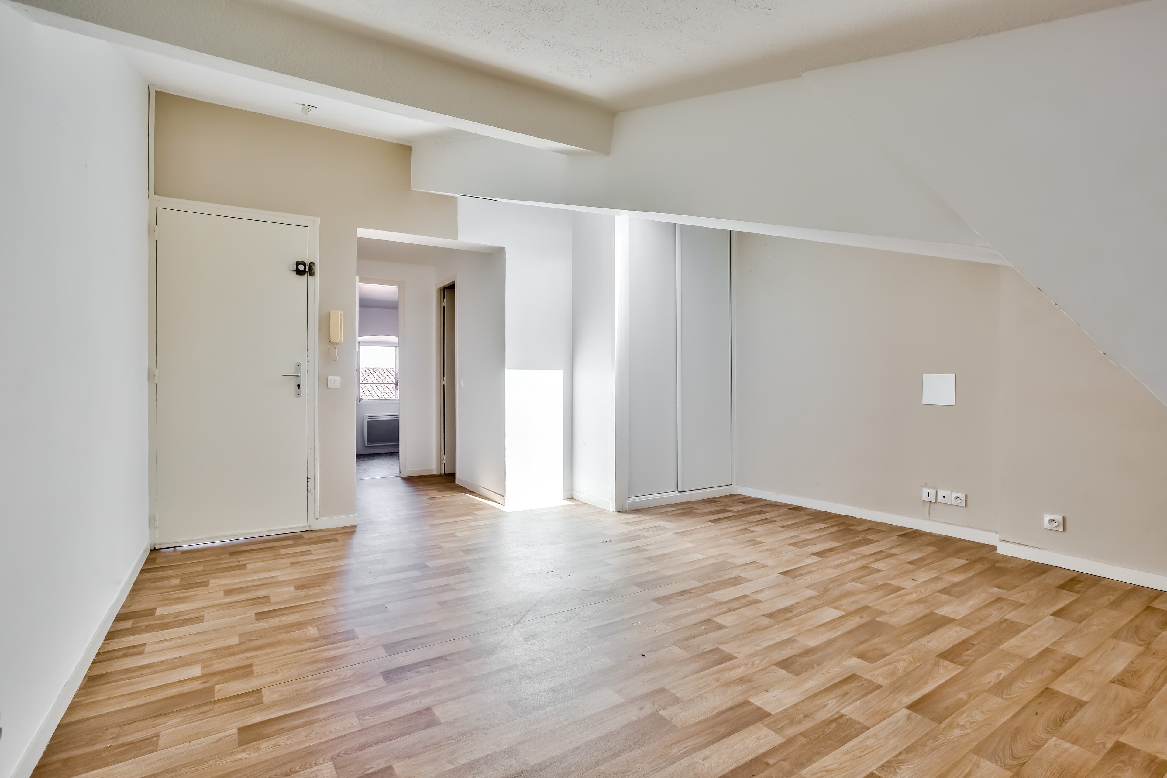 1 PIÈCE 30.24 M² BORDEAUX SAINT PIERRE - STUDIO - DERNIER ÉTAGE