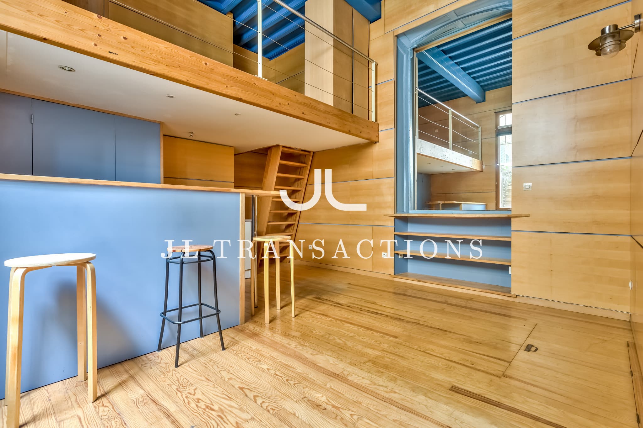 PEY BERLAND - STUDIO AVEC MEZZANINE 28m²