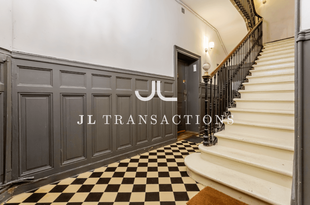 Croix de Seguey : Deux pièces avec balcons