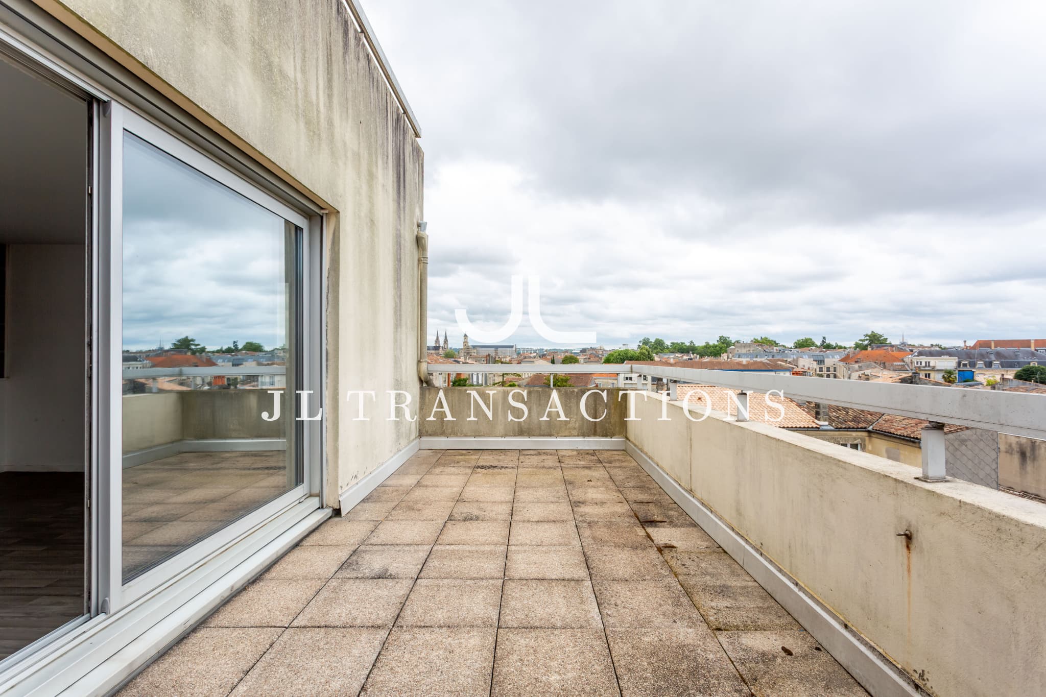 Fondaudège / Jardin Public : Appartement 2 chambres avec terrasse et place de parking