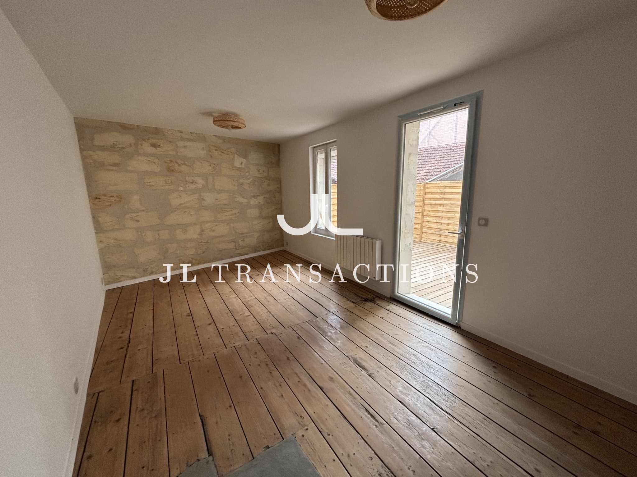 Pey-Berland - Appartement 3 pièces rénové avec une grande terrasse - 62,10m²