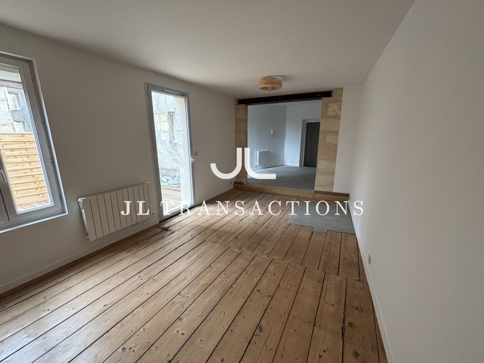 Pey-Berland - Appartement 3 pièces rénové avec une grande terrasse - 62,10m²