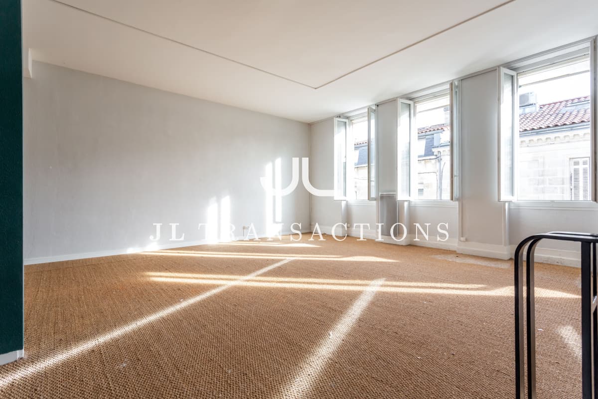 Saint-Seurin - Appartement 4 pièces à aménager - 123,7m²
