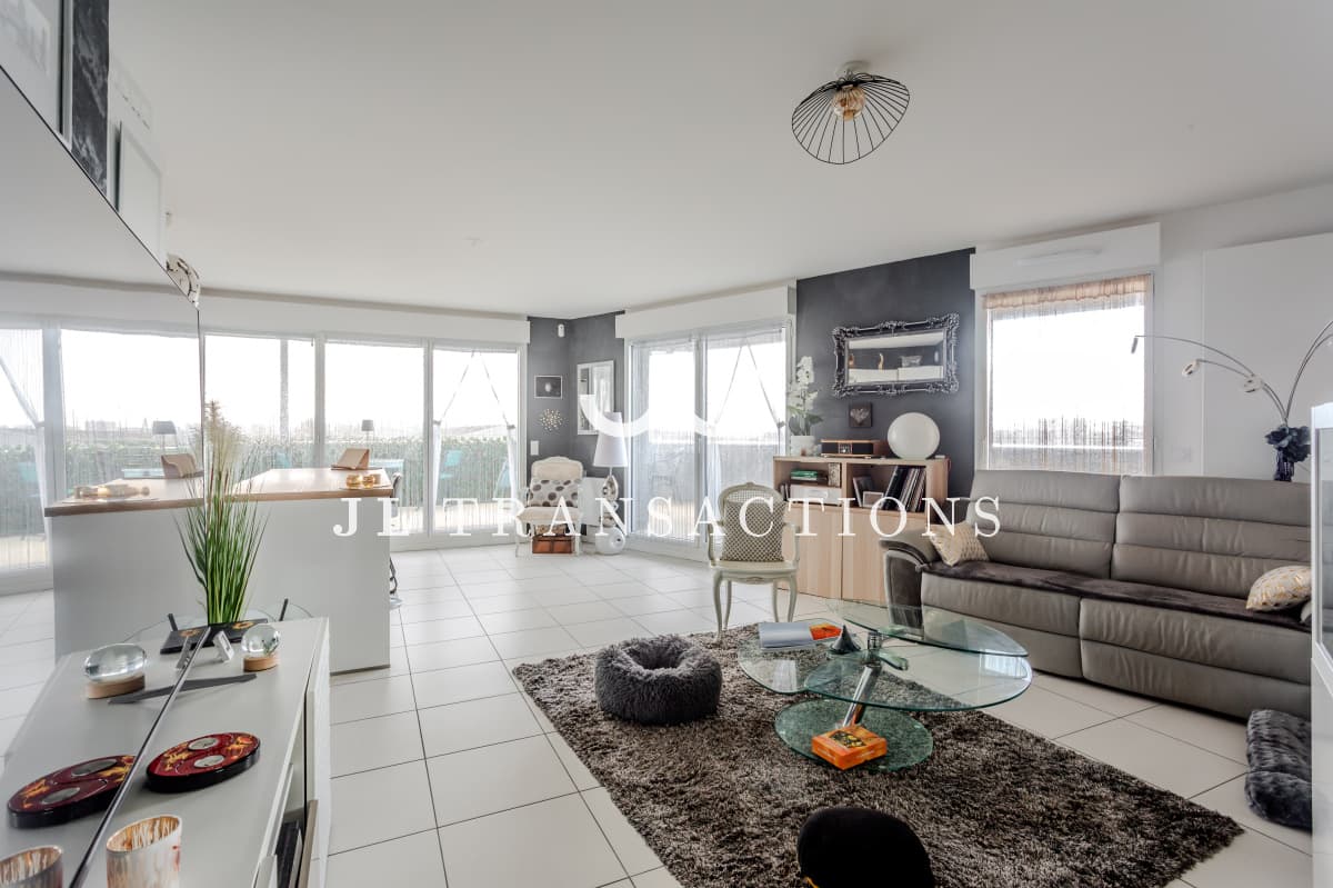 Floirac - Magnifique appartement avec terrasse de 80 m² et parkings